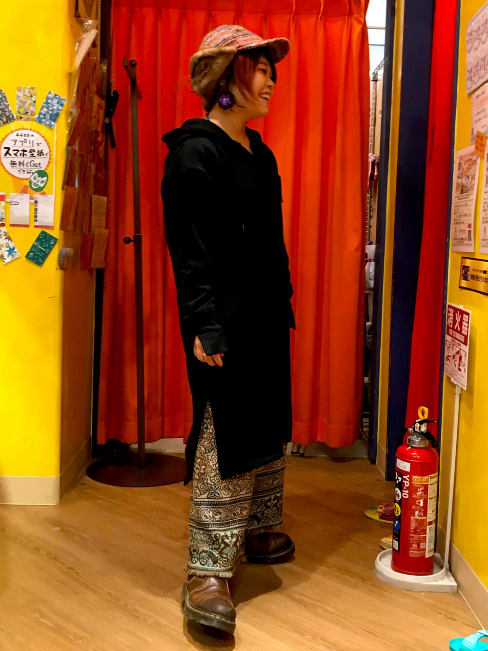 「Dr. Martensのアイテム（ブーツ、ブラウン系）」を使った、トーフさん（レディース・150cm）の冬コーディネートの1枚目の写真