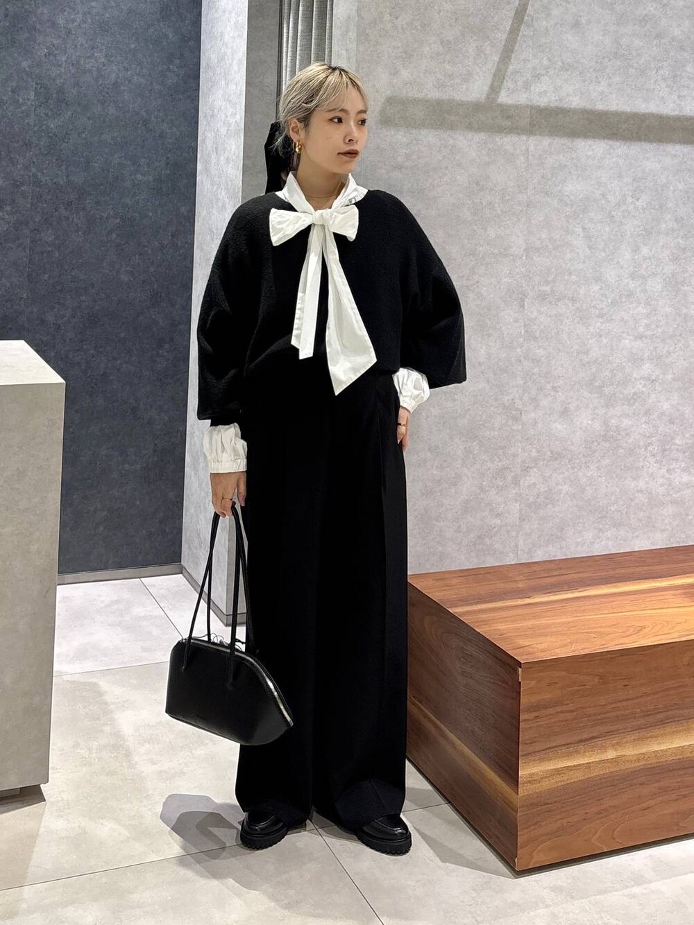 「ADD CULUMNのBARNYARDSTORM / ADDCULUMN(アドカラム) / ボストンバッグ（トートバッグ、ブラック系）」を使った、nonko1996さん（レディース・155cm）の冬コーディネートの1枚目の写真
