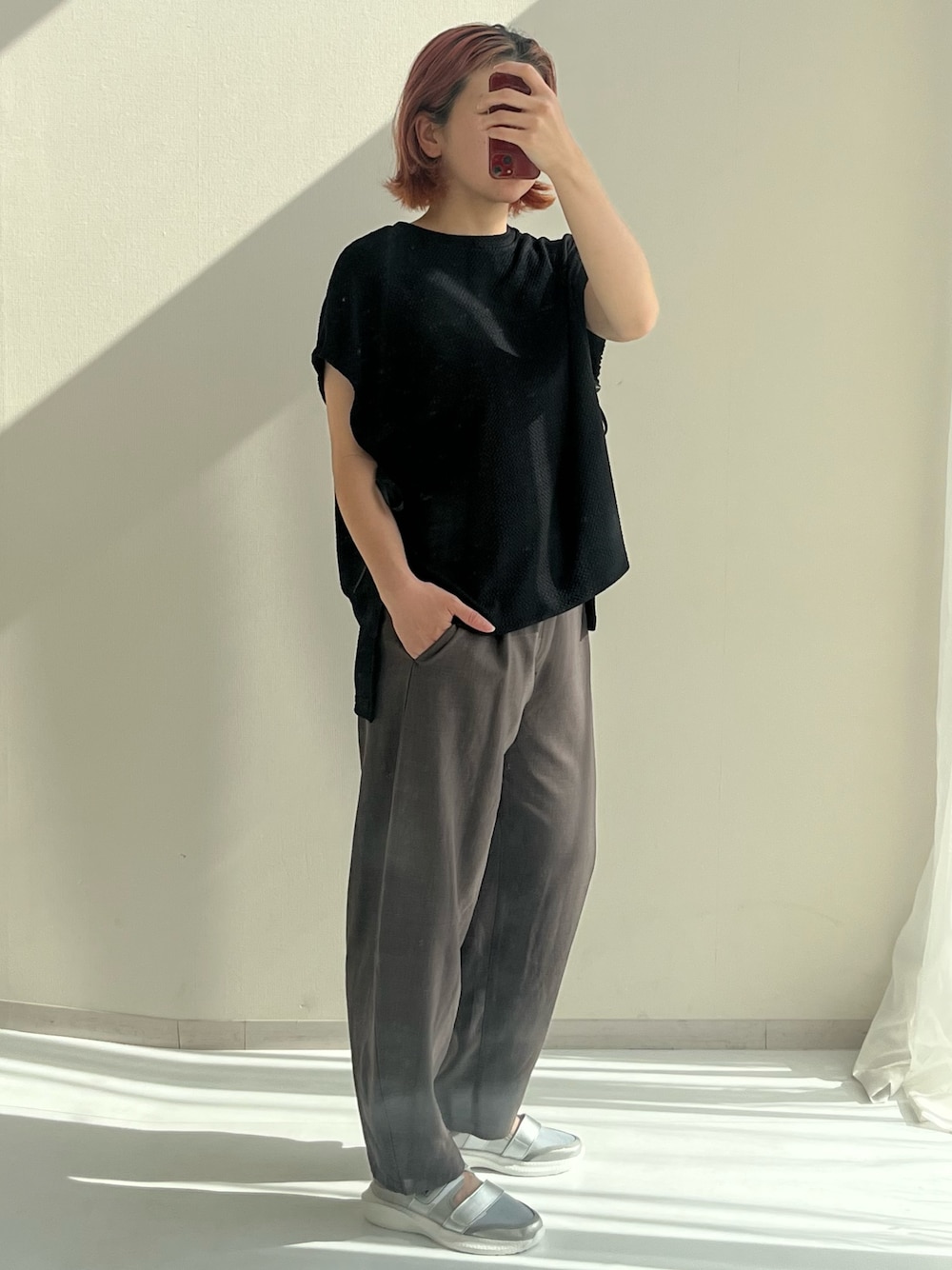 「レディースファッション、スタッフ、レギュラー、骨格ナチュラル、夏コーデ、Soiunique、moz」｜「nissenのふくれジャガードセットアップ(袖口リボントップス＋タイトスカート)（Tシャツ/カットソー、ブラック系）」を使った、siomiさん（レディース・167cm）の夏コーディネートの1枚目の写真
