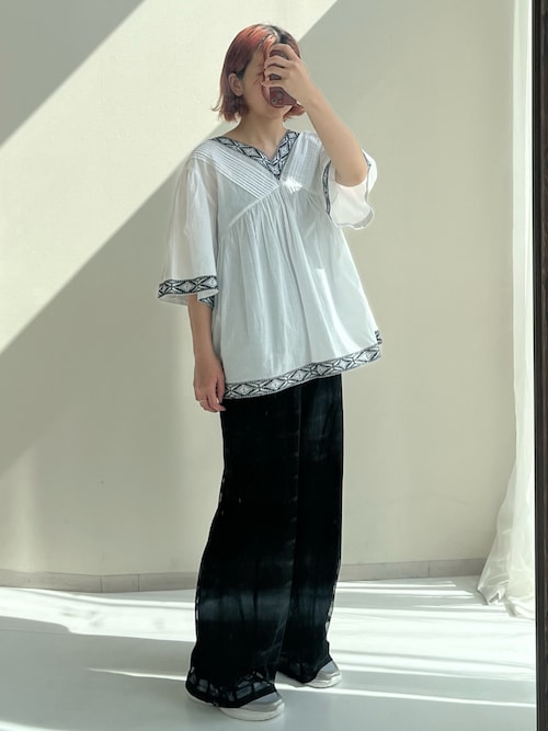 新品タグ付き UNTITLED エスニック刺繍 ワッシャーブラウス 白 2 エスニック風V開き刺しゅう使いブラウス ［Soiunique］ 通販