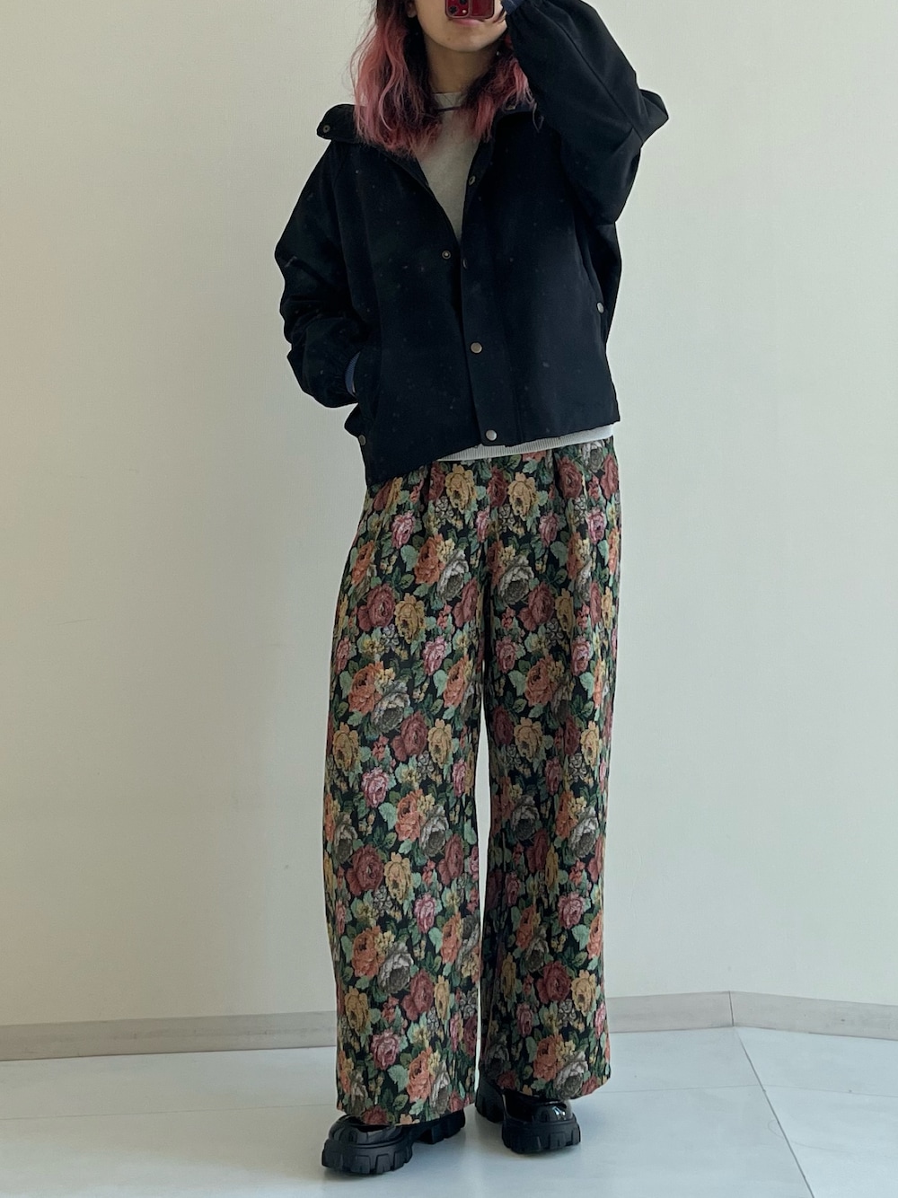「レディースファッション、スタッフ、レギュラー、冬コーデ、春コーデ、25春イベントコーデ、30代、pattok、ACQUACALDA、Soiunique」｜「nissenの厚底ローファーシューズ（ローファー、ブラック系）」を使った、siomiさん（レディース・167cm）の冬コーディネートの1枚目の写真