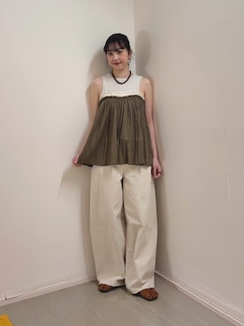 「KBF（ケイビーエフ）のコクーンWIDEパンツ（その他パンツ、ホワイト系）」を使った、河野楓佳さん（レディース・157cm）の春コーディネート