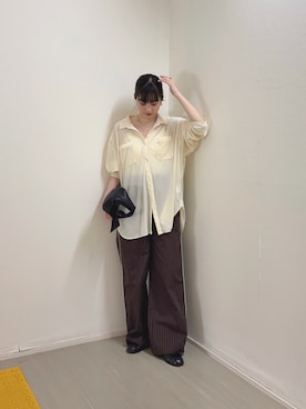 「KBF（ケイビーエフ）のシアーベロアルーズシャツ（シャツ/ブラウス、ホワイト系）」を使った、河野楓佳さん（レディース・157cm）の冬コーディネート