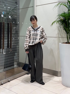 「スラックス」｜「アイテム（その他シューズ）」を使った、河野楓佳さん（レディース・157cm）の夏コーディネート