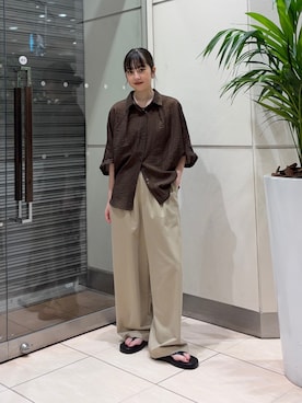 「KBF（ケイビーエフ）のプラットフォームトングサンダル（サンダル、ブラック系）」を使った、河野楓佳さん（レディース・157cm）の夏コーディネート