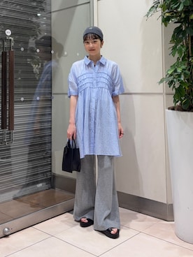 「KBF（ケイビーエフ）のパイルフレアイージーパンツ（その他パンツ、グレー系）」を使った、河野楓佳さん（レディース・157cm）の夏コーディネート