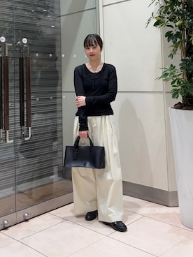 「KBF（ケイビーエフ）のタックデザインツイルパンツ（その他パンツ、ホワイト系）」を使った、河野楓佳さん（レディース・157cm）の春コーディネート