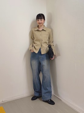 「KBF（ケイビーエフ）のヴィンテージライクデザインデニム（デニムパンツ、ブルー系）」を使った、河野楓佳さん（レディース・157cm）の秋コーディネート