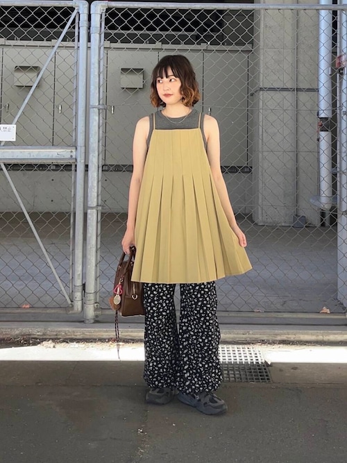フラワープリントドロストパンツ