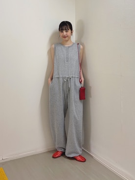 「KBF（ケイビーエフ）のスウェットオールインワン（その他パンツ、グレー系）」を使った、河野楓佳さん（レディース・157cm）の夏コーディネート
