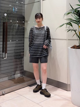 「KBF（ケイビーエフ）のアイテム（パンツ）」を使った、河野楓佳さん（レディース・157cm）の夏コーディネート