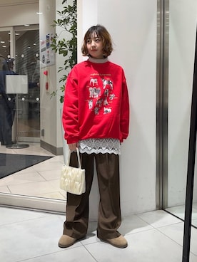 「冬の差し色コーデ」｜「アイテム（スウェット）」を使った、河野楓佳さん（レディース・157cm）の冬コーディネート