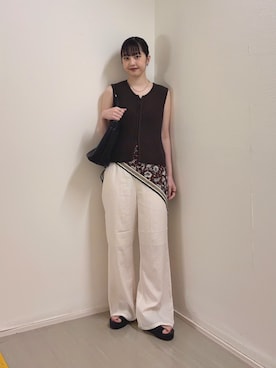 「KBF（ケイビーエフ）のボタンアップRIBニットベスト（ベスト、ブラウン系）」を使った、河野楓佳さん（レディース・157cm）の夏コーディネート