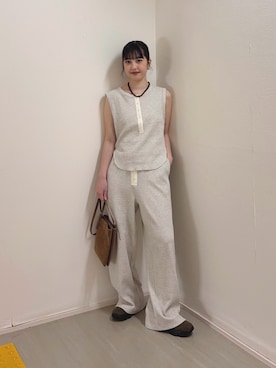 「KBF（ケイビーエフ）のボタンフライワッフルパンツ（その他パンツ、ベージュ系）」を使った、河野楓佳さん（レディース・157cm）の夏コーディネート