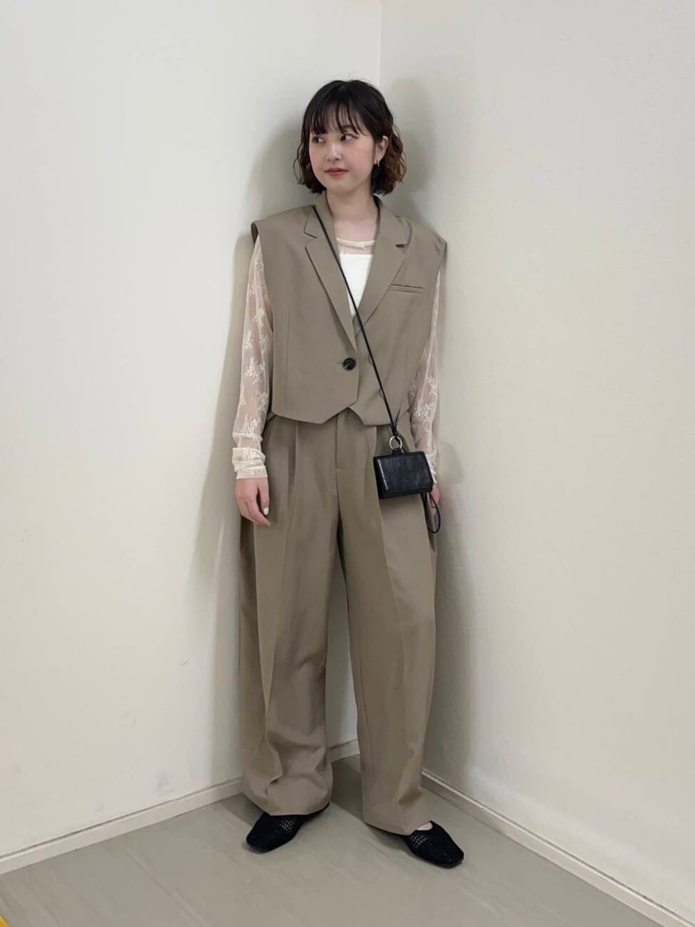 「セットアップ、スラックス、ベスト、オーバーサイズ、KBF、春コーデ、newarrival、セットアイテム、骨格ウェーブ、サイドタック、大人キレイめコーデ、私のイチ推しブランド」｜「KBFのポーチ付きウォレット（財布、ブラック系）」を使った、fuurikooさん（レディース・157cm）の春コーディネートの1枚目の写真