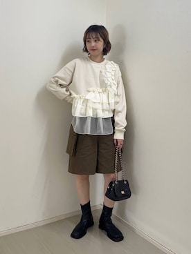 「KBF（ケイビーエフ）のフリルドッキングスウェット（スウェット）」を使った、河野楓佳さん（レディース・157cm）の秋コーディネート