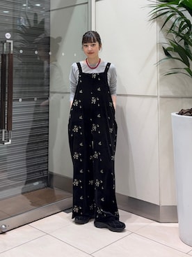 「KBF（ケイビーエフ）のステッチデザインスニーカー（スニーカー、ブラック系）」を使った、河野楓佳さん（レディース・157cm）の秋コーディネート