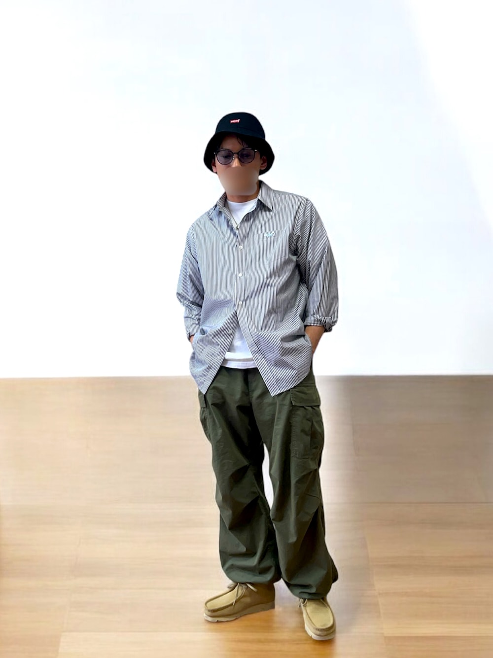 「春めき満開コーデ、春色、シンプルスタイル、ワイドパンツ、大人カジュアル、ストライプシャツ、ラフコーデ、ブーツ、カジュアル」｜「ClarksのClarks ORIGINALS / Wallabee GORE-TEX(R)（ブーツ、ベージュ系）」を使った、tanaさん（骨格ナチュラル・メンズ・172cm）の春コーディネートの1枚目の写真