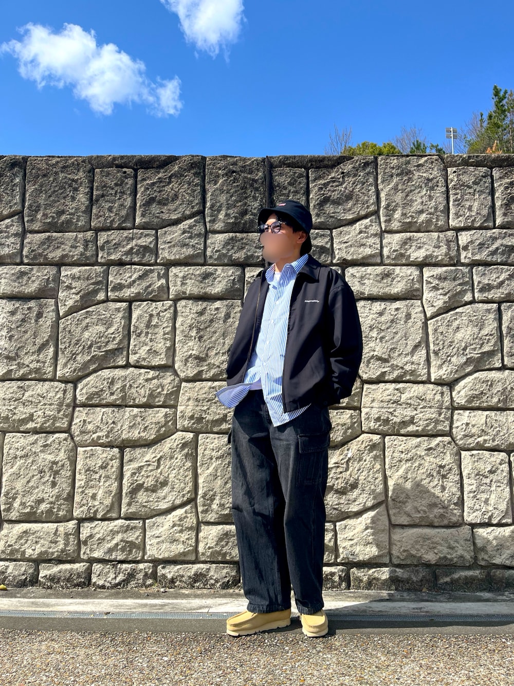 「春めき満開コーデ、ジャケット、春色、デニム、大人カジュアル、休日スタイル、メンズコーデ、お出かけコーデ、今日のコーデ、オトナカジュアル、カジュアルスタイル、ストリートコーデ、ワイドデニム、ハット、バケットハット」｜「ClarksのClarks ORIGINALS / Wallabee GORE-TEX(R)（ブーツ、ベージュ系）」を使った、tanaさん（骨格ナチュラル・メンズ・172cm）の春コーディネートの1枚目の写真