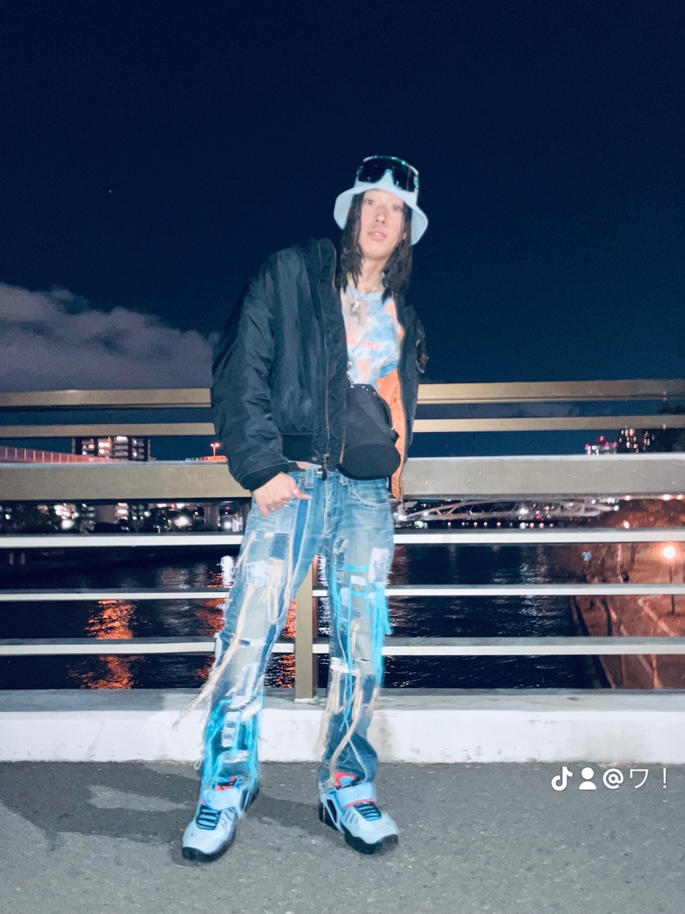 「Men's BA-TSUのアイテム（MA-1、ブラック系）」を使った、toshyyyさん（メンズ・174cm）の春コーディネートの1枚目の写真