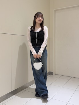 「FREE'S MART（フリーズマート）の◆シアーベロア裾レースビスチェ（シャツ/ブラウス、ブラック系）」を使った、misakiさん（レディース・163cm）の秋コーディネート