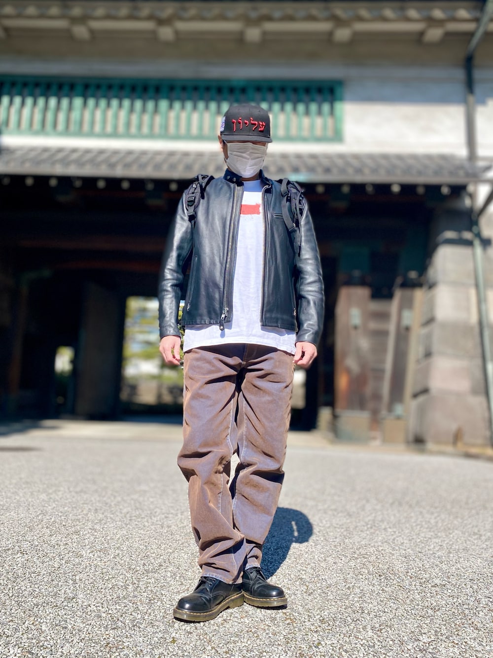「ブーツ、ブーツスタイル、デニム、デニムパンツ、Tシャツ、ライダース、キャップ、シュプリーム、supreme、ストリート、ストリートコーデ、カジュアル、カジュアルコーデ、シンプル、シンプルコーデ」｜「Supreme の23FW Hebrew New Era®（キャップ、ブラック系）」を使った、skbさん（メンズ・175cm）の冬コーディネートの1枚目の写真