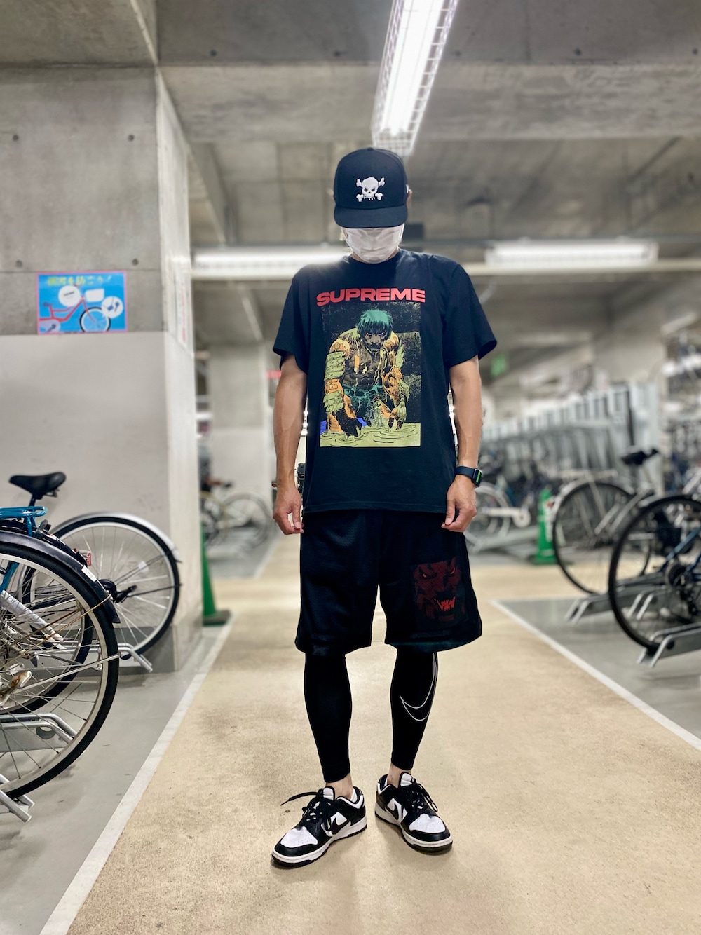 「スニーカー、スニーカーコーデ、ハーフパンツ、レギンス、Tシャツ、キャップ、シュプリーム、supreme、ストリート、ストリートコーデ、シンプル、シンプルコーデ、カジュアル、カジュアルコーデ、オトナカジュアル」｜「Supreme の21SS Skull New Era（キャップ、ブラック系）」を使った、skbさん（メンズ・175cm）の夏コーディネートの1枚目の写真