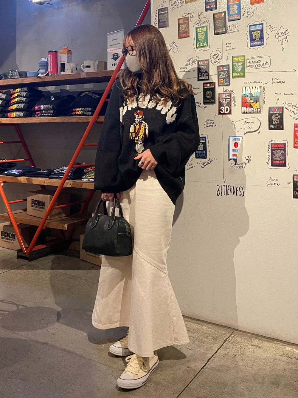 「めがね、秋のコーデ、デニムスカート、休日スタイル、プチプラ、ラフ、大人コーデ、ootd、カジュアルコーデ、メガネ女子、オトナカジュアル、おしゃれさんと繋がりたい、いいね、save、フォローお願いします🤑、だから秋服が好き」｜「PerushuのPerushuおじさんジャガードニット（ニット/セーター、ブラック系）」を使った、miuさん（レディース・160cm）の秋コーディネートの1枚目の写真