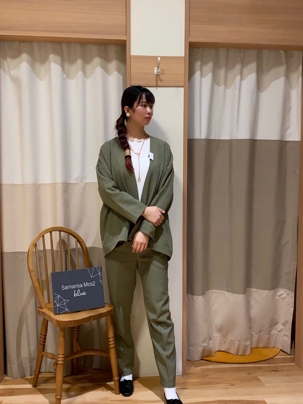 「はじめましてコーデ、春コーデ、シンプルコーデ、きれいめコーディネート、セットアップスタイル、セットアップ、セットアップに挑戦しよう、簡単コーデ、着回し抜群、Samansa Mos2 blue、スタッフコーデ」｜「Samansa Mos2 blueのリネンタッチテーパードパンツ（セットアップ可）（その他パンツ、グリーン系）」を使った、🌻かねこ🌻さん（レディース・167cm）の春コーディネートの1枚目の写真