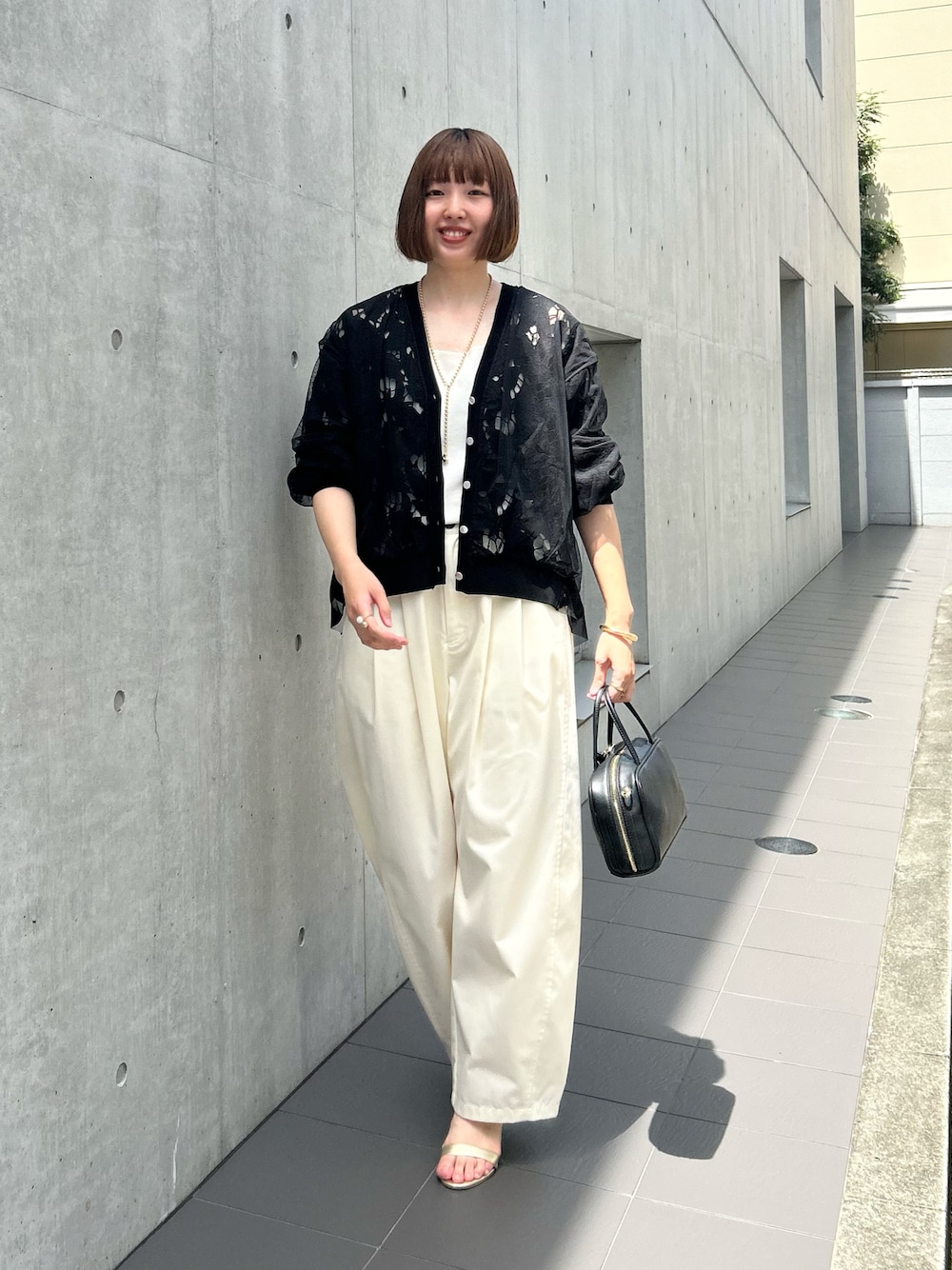 「夏ルックで気分アップ、タンクトップ、大人カジュアル、大人コーデ、大人女子、大人かわいい、大人ガーリー、大人可愛い、大人ファッション、大人カジュアルコーデ、ママファッション、ママコーデ、30代コーデ、30代」｜「un dix corsのニットタンクトップ（タンクトップ、ホワイト系）」を使った、なのさん（レディース・162cm）の夏コーディネートの1枚目の写真