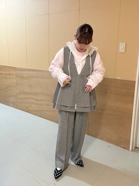 「LOWRYS FARM（ローリーズファーム）のフリルフードシャツ　579513（シャツ/ブラウス、ホワイト系）」を使った、RIKOさん（レディース・155cm）の春コーディネート