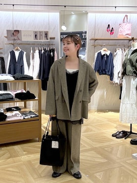 「LOWRYS FARM（ローリーズファーム）のソウバリスクエアタンクトップ　294378（タンクトップ、ゴールド系）」を使った、RIKOさん（レディース・155cm）の春コーディネート