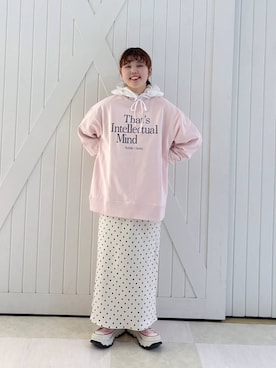 「アイテム（スウェット、ピンク系）」を使った、RIKOさん（レディース・155cm）の秋コーディネート