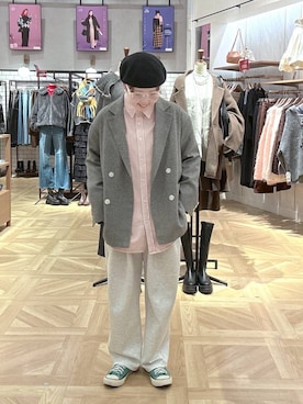 「LOWRYS FARM（ローリーズファーム）のカットイージーコクーンパンツ　292362（スウェットパンツ、グレー系）」を使った、RIKOさん（レディース・155cm）の冬コーディネート