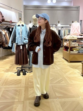 「LOWRYS FARM（ローリーズファーム）のストレッチサテンスカート　 290120（スカート、イエロー系）」を使った、RIKOさん（レディース・155cm）の春コーディネート