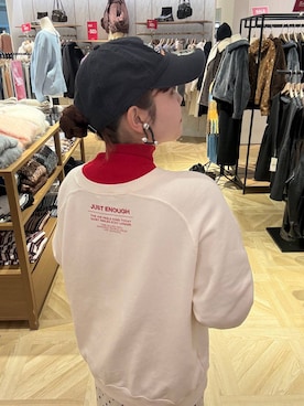 「LOWRYS FARM（ローリーズファーム）のストレッチサテンスカート　 290120（スカート、ホワイト系）」を使った、RIKOさん（レディース・155cm）の冬コーディネート