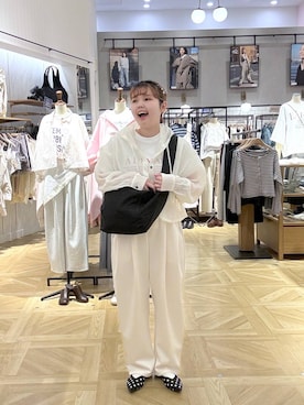 「LOWRYS FARM（ローリーズファーム）のカットイージーコクーンパンツ　292362（スウェットパンツ、ベージュ系）」を使った、RIKOさん（レディース・155cm）の春コーディネート