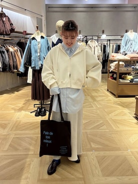 「LOWRYS FARM（ローリーズファーム）のストレッチサテンスカート　 290120（スカート、ホワイト系）」を使った、RIKOさん（レディース・155cm）の春コーディネート