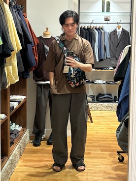 「URBAN RESEARCH DOORS（アーバンリサーチドアーズ）の『吸水速乾/防シワ/抗ピリング/UVカット/イージーケア』DRYMIX Vネック ポロカラー ショートスリーブ Tシャツ（Tシャツ/カットソー、ブラウン系）」を使った、obaさん（メンズ・177cm）の春コーディネート