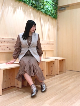 「アイテム（ローファー、シルバー系）」を使った、卑弥呼　川西阪急さん（レディース・170cm）の秋コーディネート