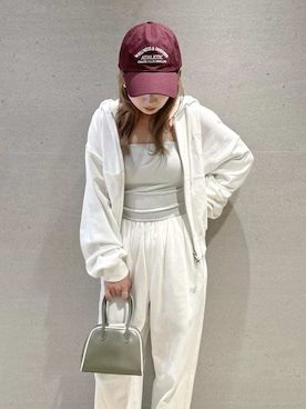 「emmi（エミ）のフェイクレザーパイピングミニボストンバッグ（ボストンバッグ）」を使った、emmiさん（レディース・157cm）の秋コーディネート