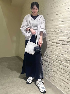 「NEW BALANCE（ニューバランス）の【New Balance for emmi】U204L（スニーカー、グレー系）」を使った、emmiさんの春コーディネート