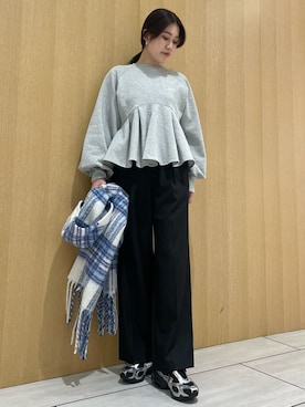 「アイテム（ストール/ショール）」を使った、emmiさん（レディース・169cm）の冬コーディネート