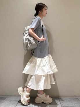 「emmi（エミ）の【emmi atelier】eco ギャザーボディーバックパック（バックパック/リュック、グレー系）」を使った、emmiさんの春コーディネート