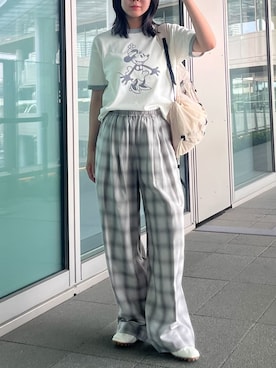 「emmi（エミ）のチェックイージーパンツ（その他パンツ、グレー系）」を使った、emmiさんの夏コーディネート