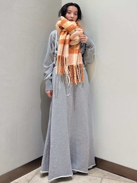 「アイテム（ストール/ショール）」を使った、emmiさん（レディース・165cm）の冬コーディネート