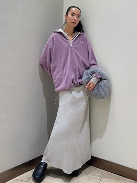 「ブラック」｜「アイテム（スウェット）」を使った、emmiさん（レディース・165cm）の秋コーディネート