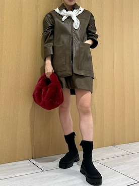 「アイテム（バンダナ/スカーフ）」を使った、emmiさん（レディース・157cm）の秋コーディネート