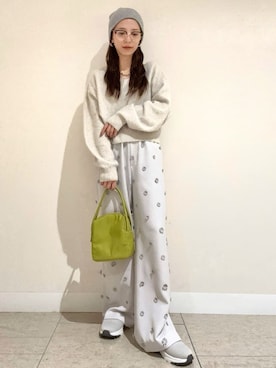 「emmi（エミ）のeco ナイロンスクエアバッグ（ハンドバッグ）」を使った、emmiさん（レディース・154cm）の秋コーディネート