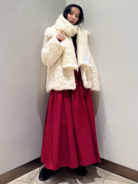 「アイテム（ストール/ショール、ホワイト系）」を使った、emmiさん（レディース・165cm）の秋コーディネート